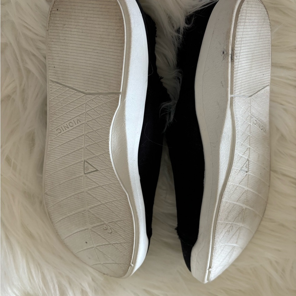 Vionic slip-on Sneakers EUC - Picture 5 of 5